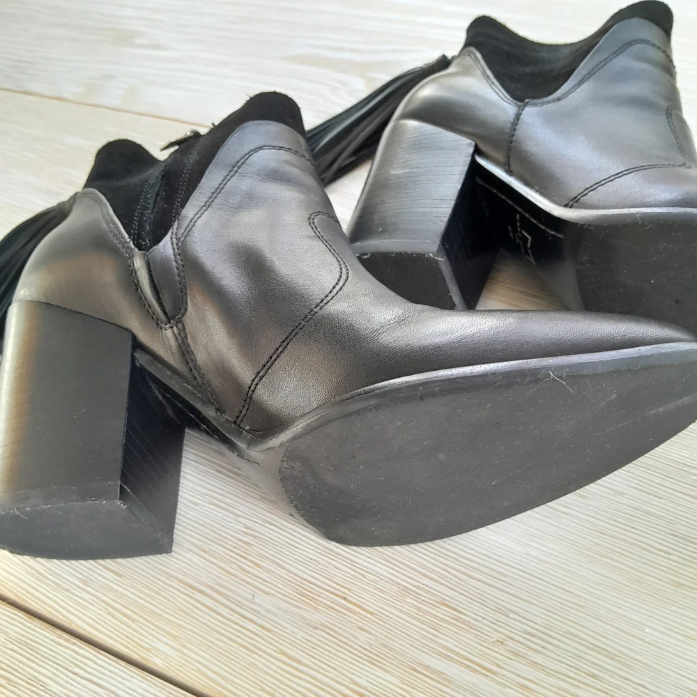Marc Fisher Black Leather Block Heel Boots Size 6